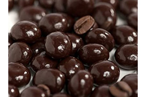 Granos de café con chocolate semi-amargo